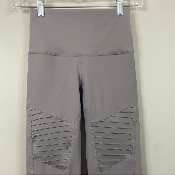 Alo Yoga High Rise Moto Leggings in Taupe Gray Size XXS - Picture 3 of 9